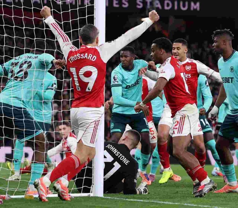 Dramatische zege houdt Arsenal op titelkoers