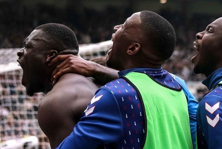 Brian Brobbey matchwinner Sunderland op bezoek bij Newcastle United