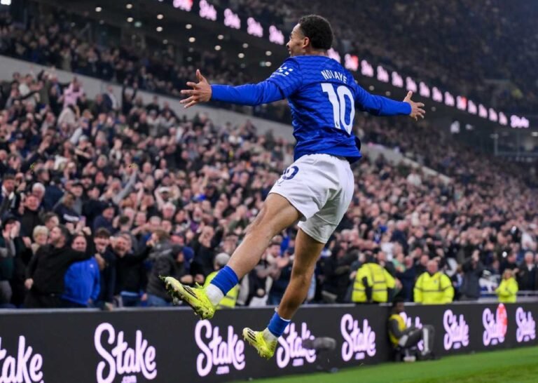 Everton maakt gehakt van Chelsea en meldt zich voor Europese tickets